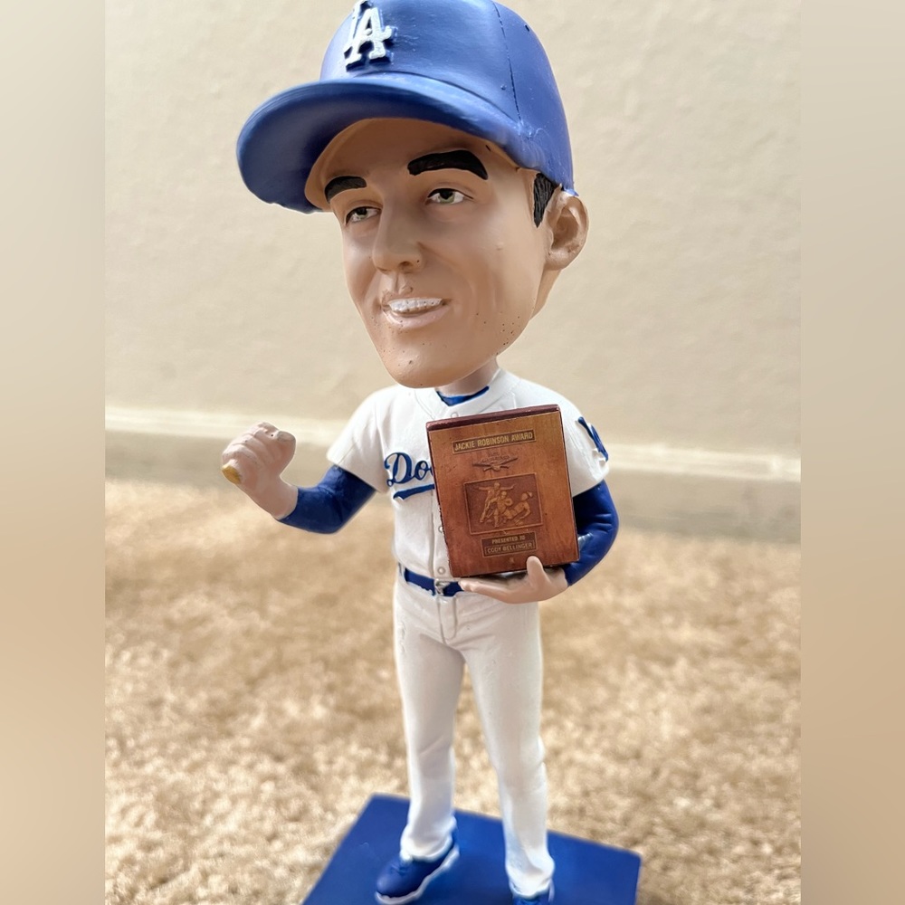 Bobblehead - Picture 5 of 16